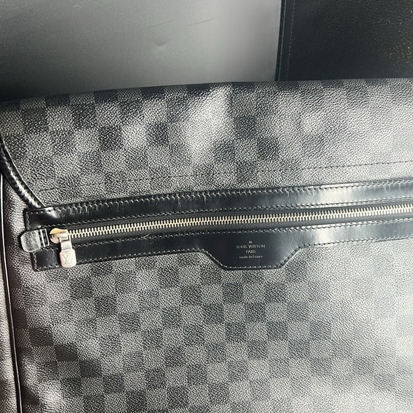 Louis Vuitton Damier graphite messenger bag - Picture 15 of 16